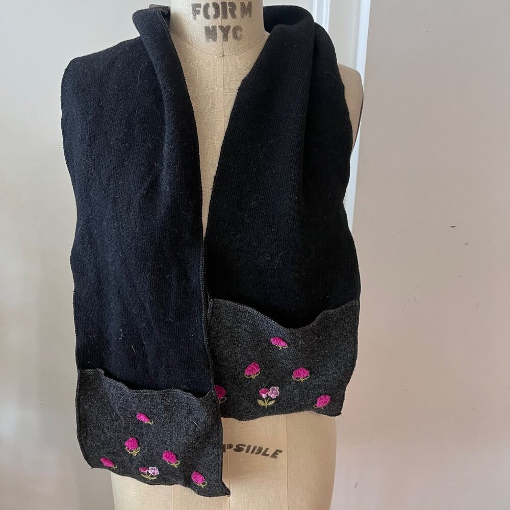 NWT Vintage MODELLO Wool Blend Scarf With Hand Sewn Flower‎ Detail